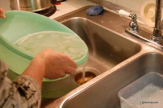 How to Save Water By Hand Washing Dishes Like This - Organic Authority