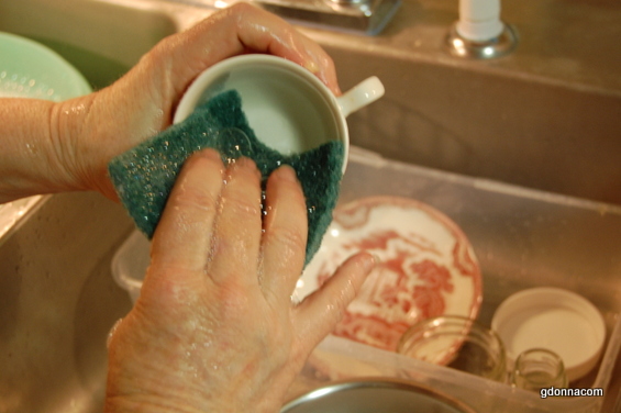 How to Save Water By Hand Washing Dishes Like This - Organic Authority